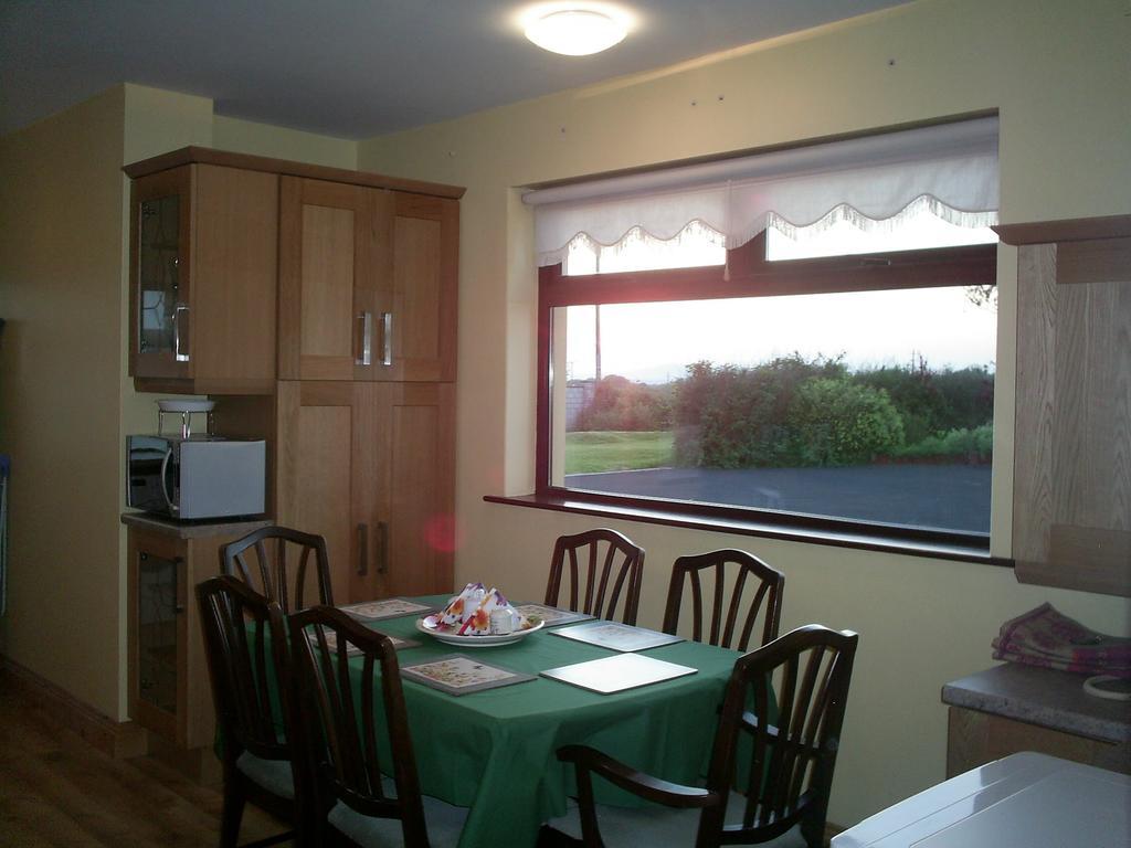 הוילה ליסטוול Derry House חדר תמונה